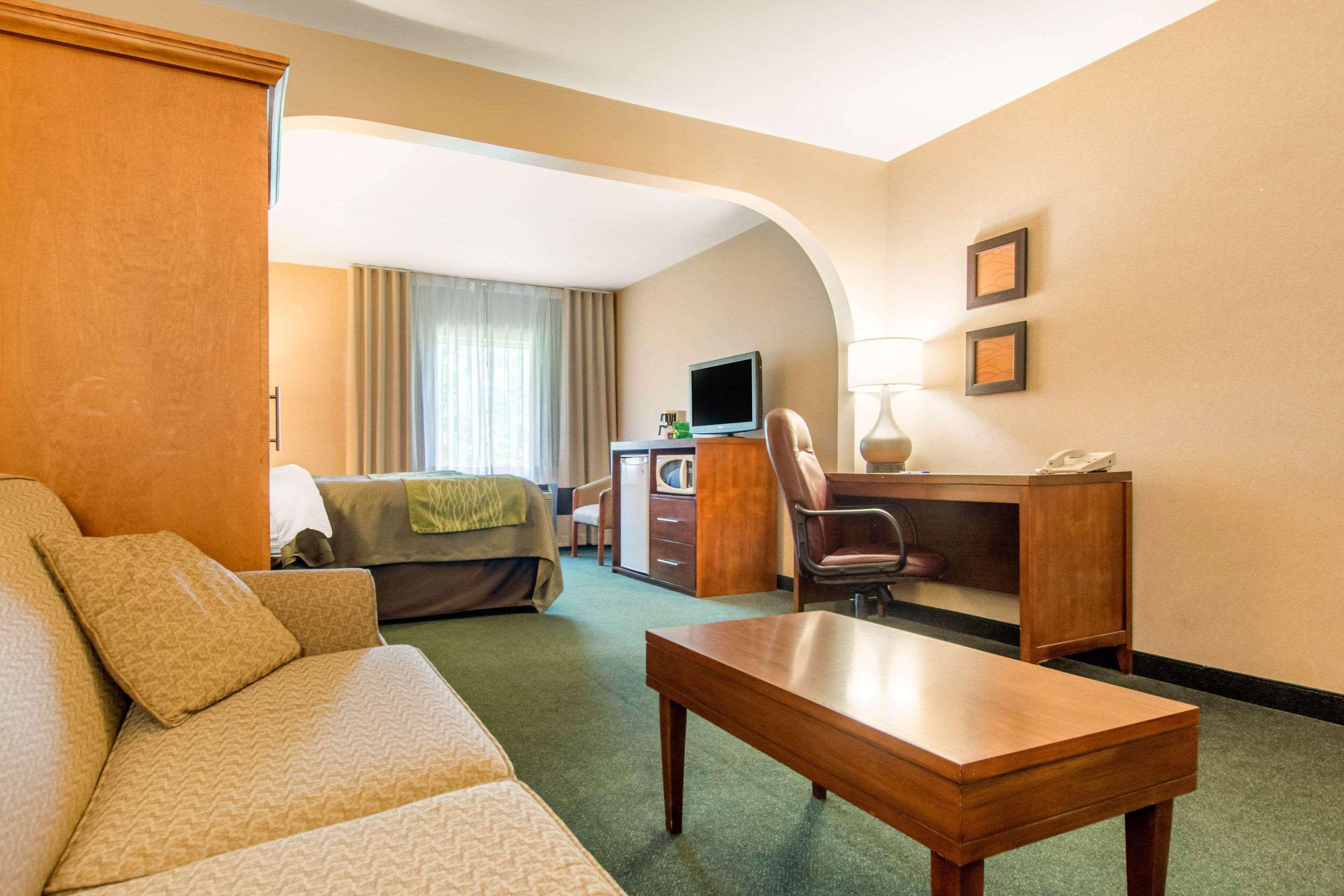 Comfort Inn & Suites Шауиниган Екстериор снимка